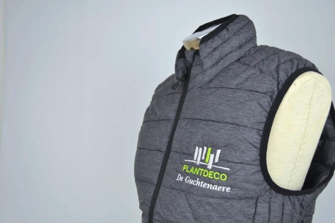 Bodywarmer met borduurwerk Plantenverzorging