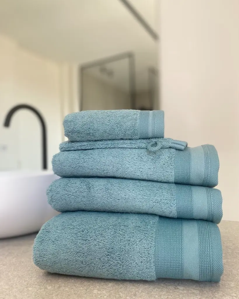 Badlinnen de witte lietaer borduurwerk_ personaliseerbaar.webp